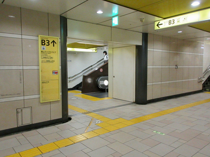 表参道駅 B3 エスカレーター